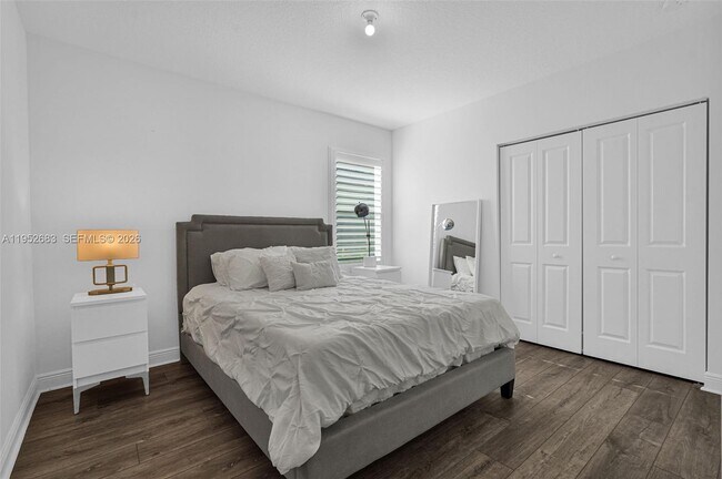 Building Photo - 4091 Pelicano Way