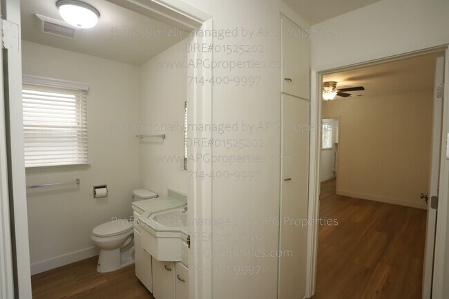 Building Photo - 919 W Wilshire Ave