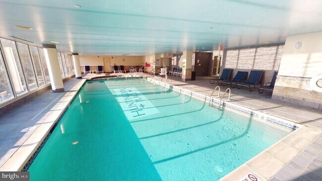 Building Photo - 527 Carson Terrace