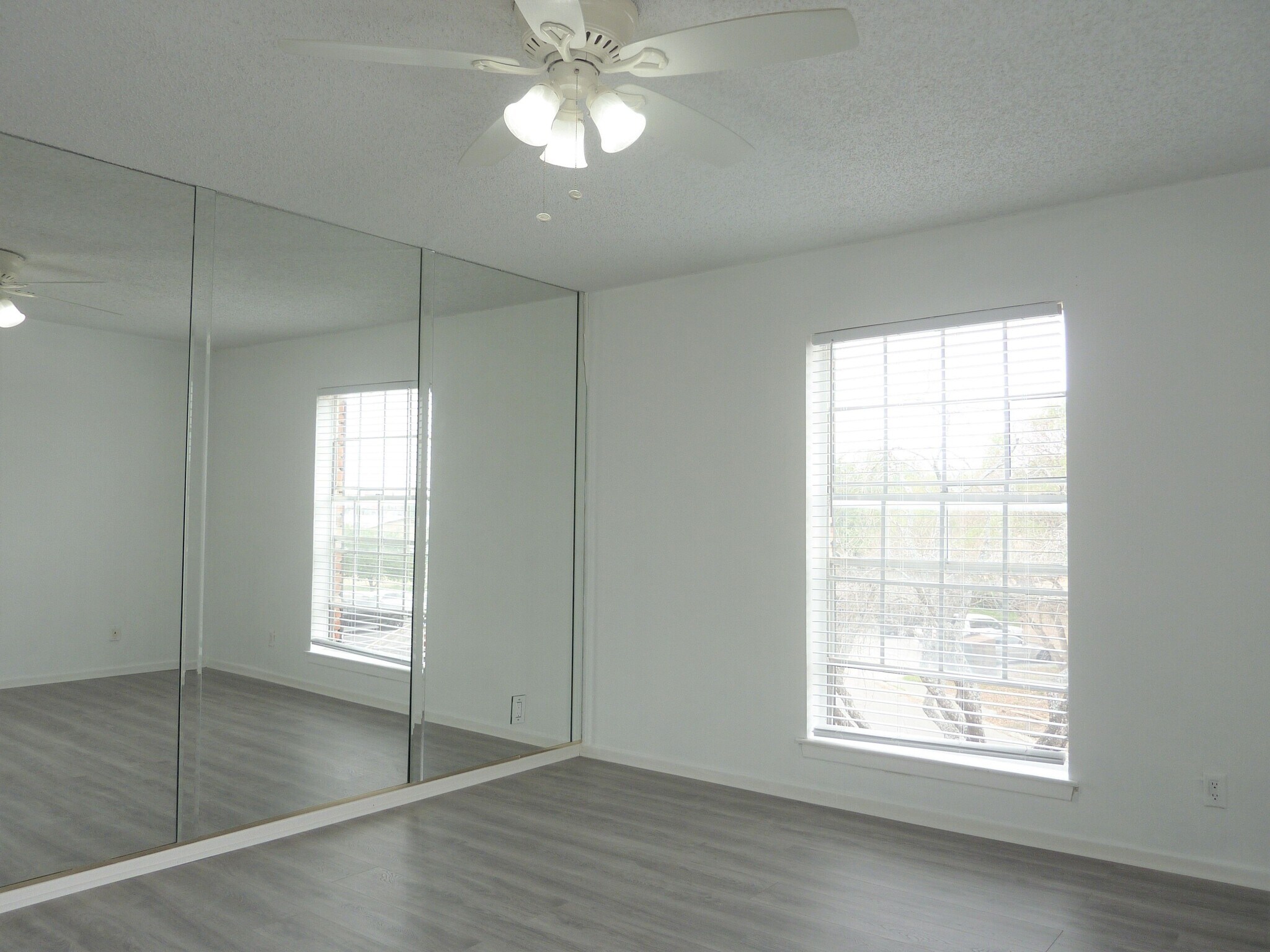 Building Photo - 8401 N New Braunfels Ave