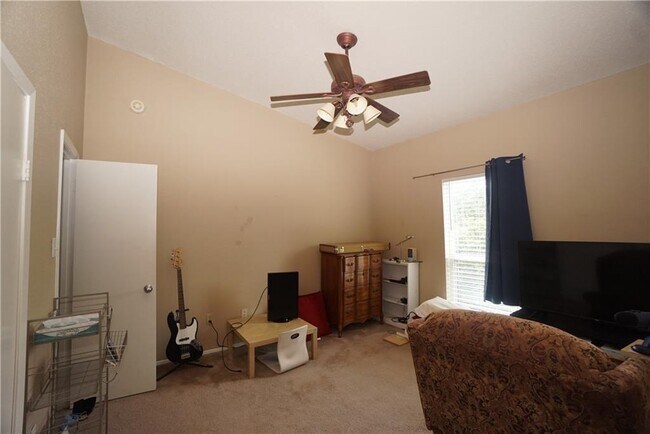 Building Photo - 114 E 31st St