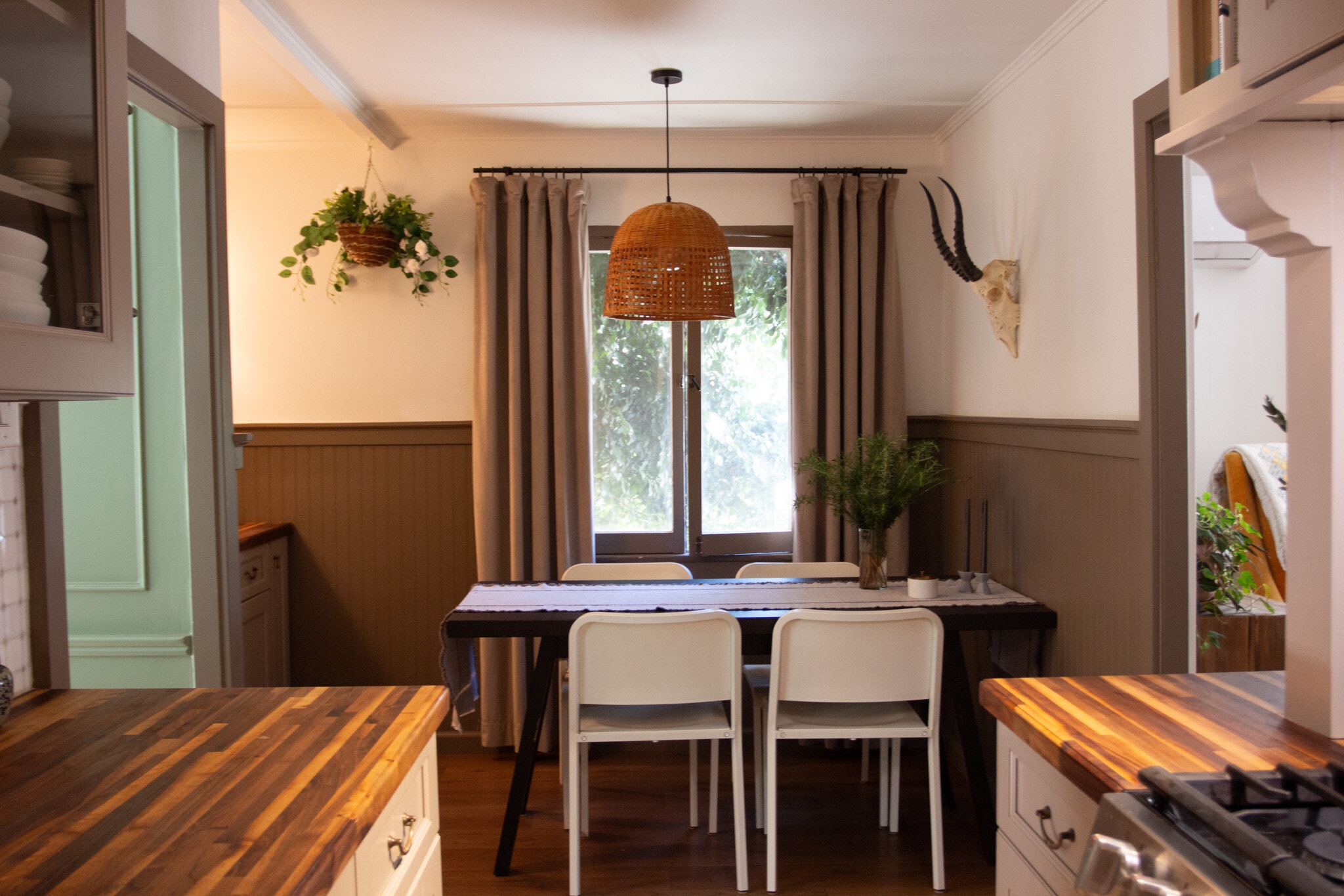 Building Photo - 170 N Arnaz St