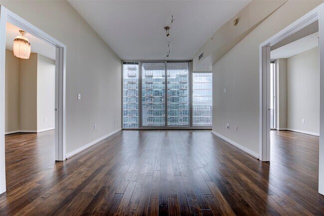 Building Photo - 5925 Almeda Rd