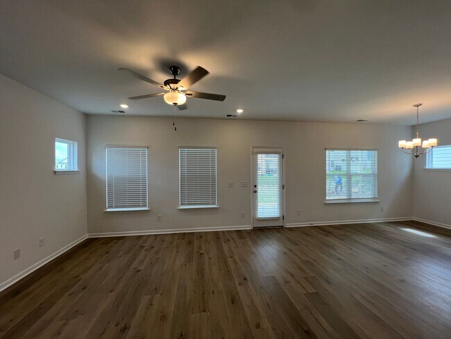 Building Photo - $300 Off First Month's Rent! Beautiful New...