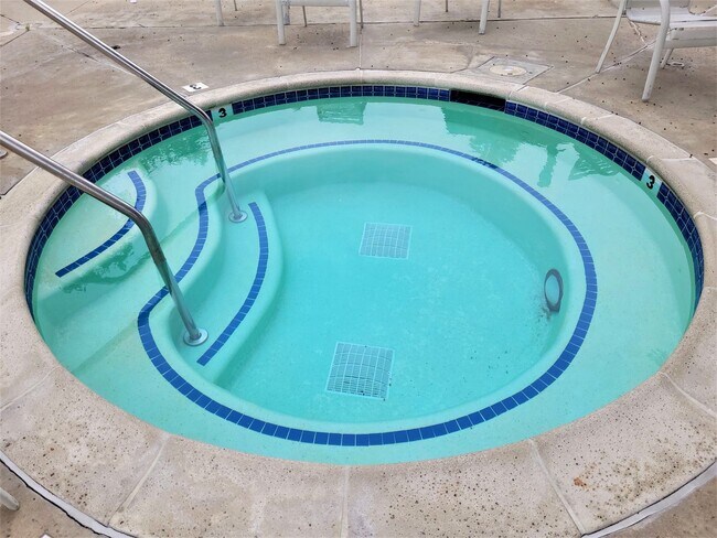 Building Photo - Friars Village - close to USD and Fashion Valley