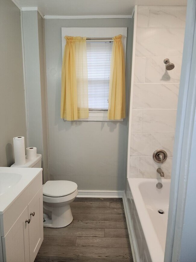 Building Photo - Updated 3 Bedroom 1.5 Bath West Point Beauty!