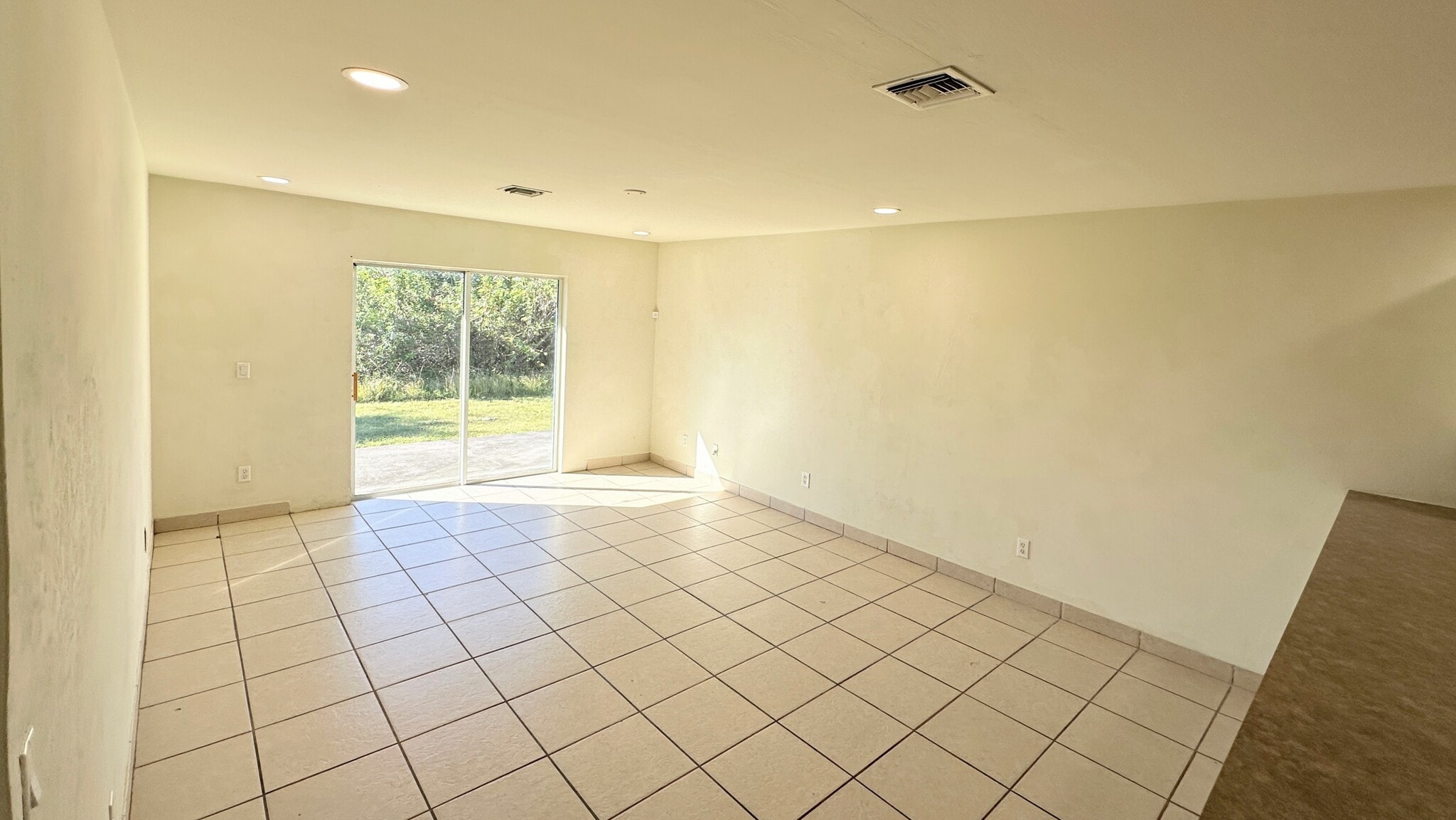 Building Photo - 714 Harold Ave S