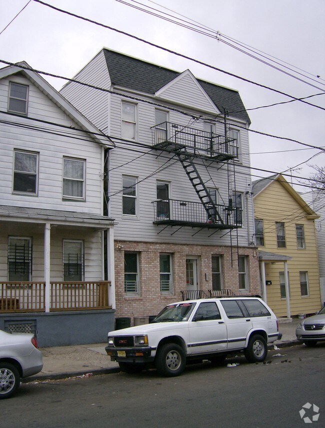 Building Photo - 176A Parker St