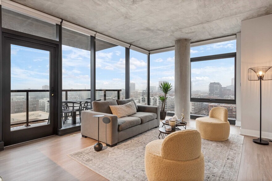 Primary Photo - 1044 W Van Buren St