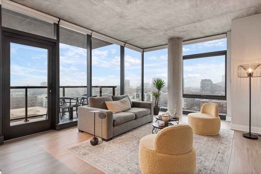 Primary Photo - 1050 W Van Buren St