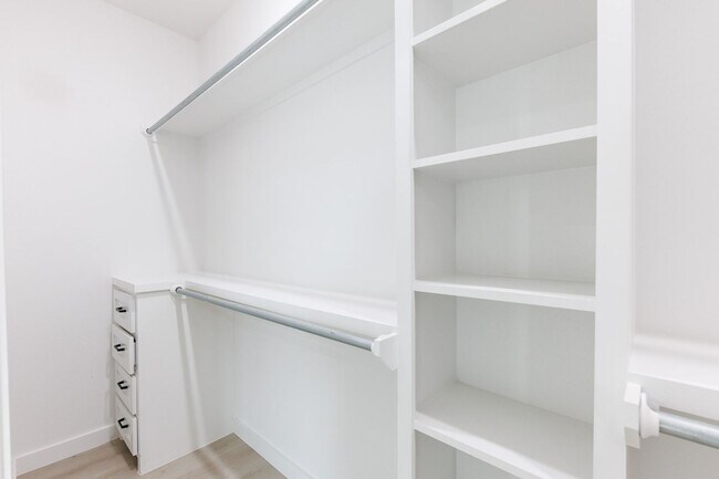 Building Photo - 1704 Elkhart Ave