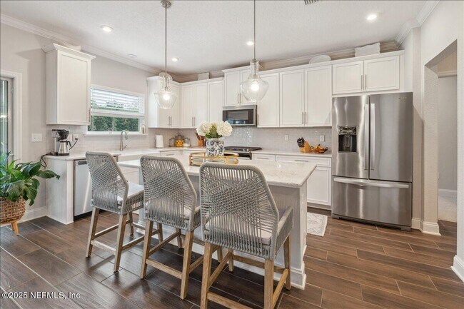 Building Photo - 552 Meadow Creek Dr