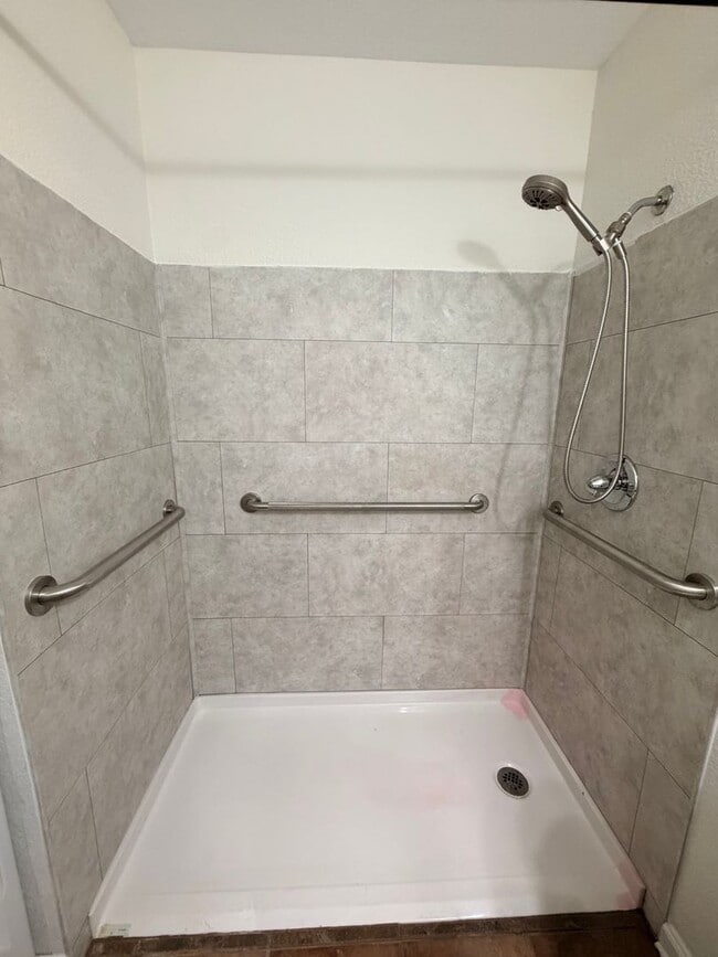 Building Photo - Affordable, Adorable & Move-In Ready!
