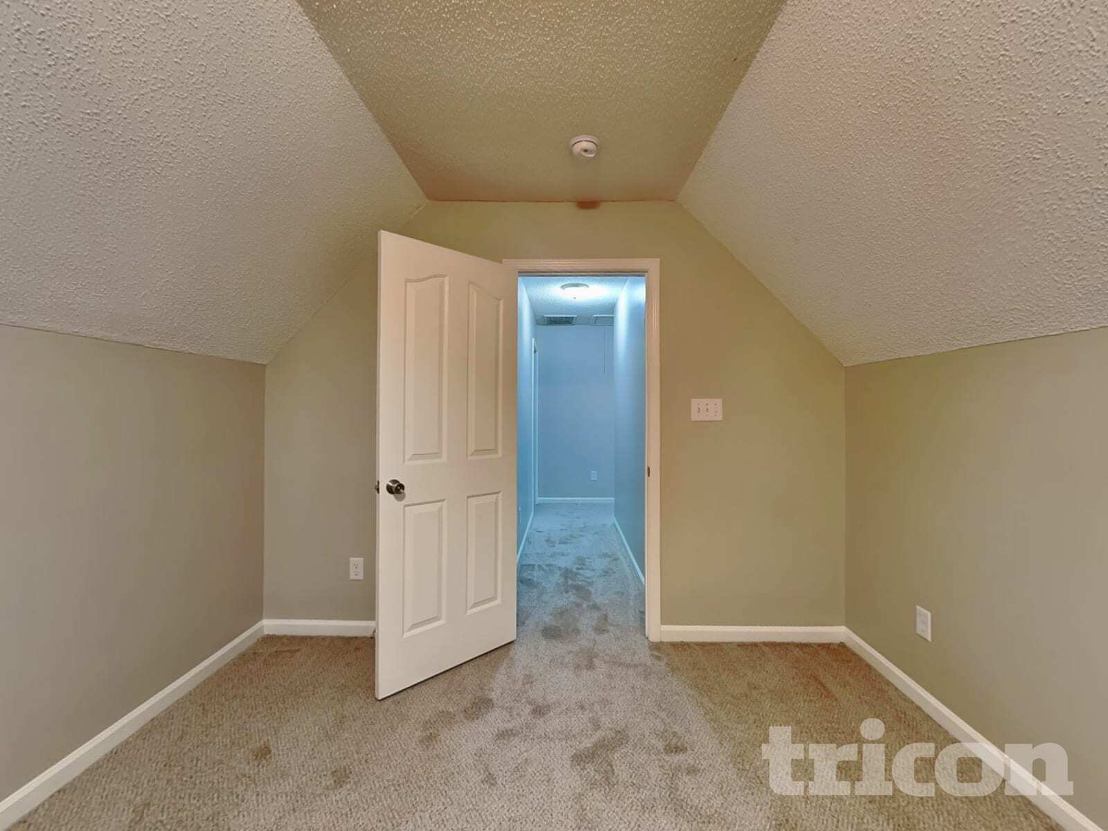 Building Photo - 9737 Aviary Hill Way