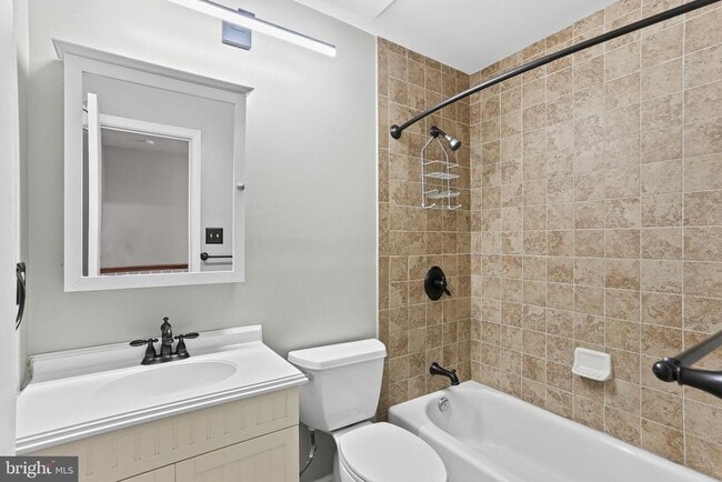 Building Photo - 1543 Marlborough Ct
