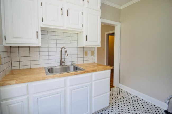 Building Photo - Bright & Modern Renovated 1-Bedroom Condo ...