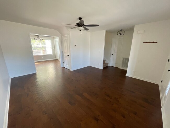 Building Photo - Well-Maintained 3 Bedroom, 2 Bath Home wit...