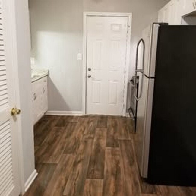 Building Photo - 5909 Lone Oak Dr SW