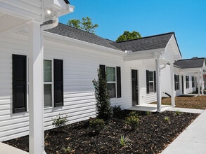 Building Photo - 1360 Summer Cir SW