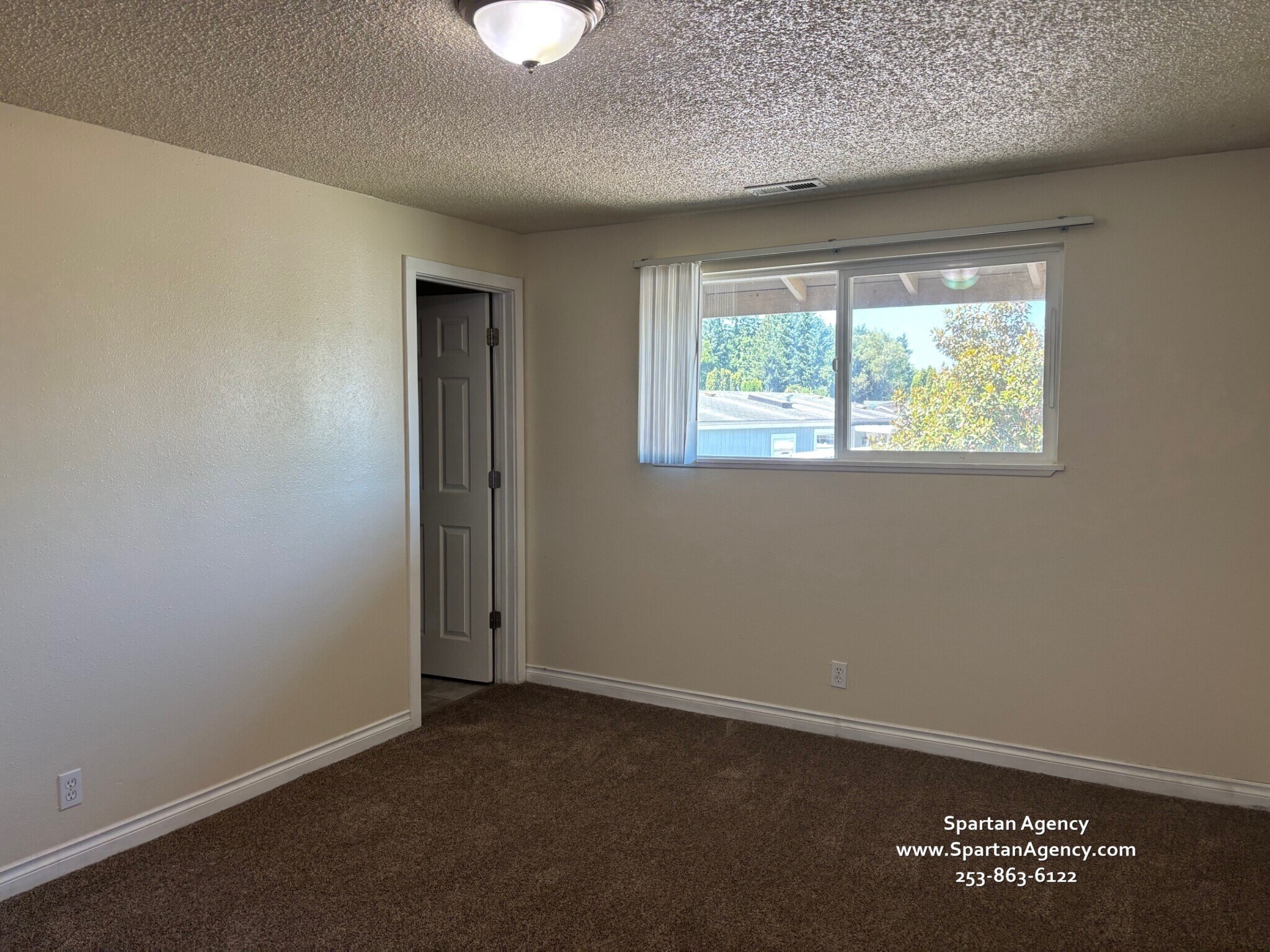 Building Photo - 15818 Elm St E