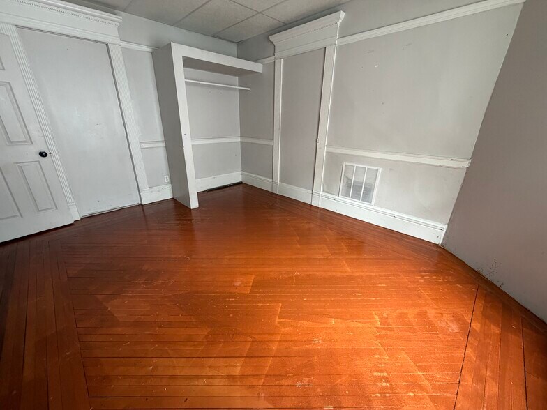 Building Photo - 21 Merwin St