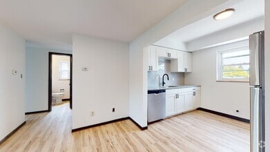 Building Photo - Parma - 2 Bedroom - 3rd Floor Unit