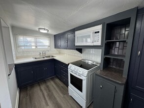 Building Photo - 2BR/1BA House w/ bonus room available FOR RENT NOW!