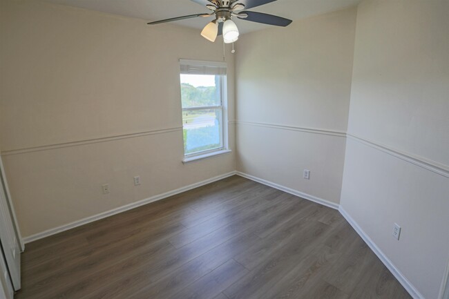Building Photo - 104 Crete Ct