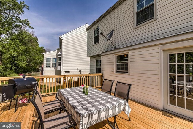 Building Photo - 583 Henderson Rd