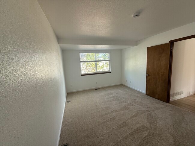 Building Photo - 2060 Yarrow St