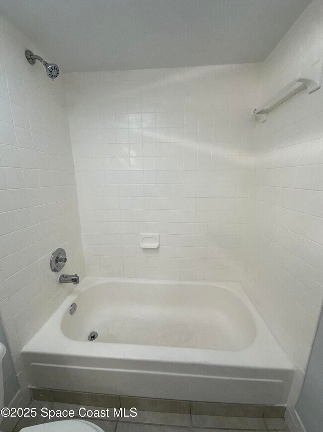 Building Photo - 837 Hickory St