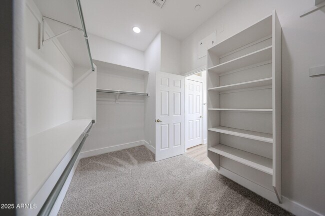 Building Photo - 41735 N Maidstone Ct