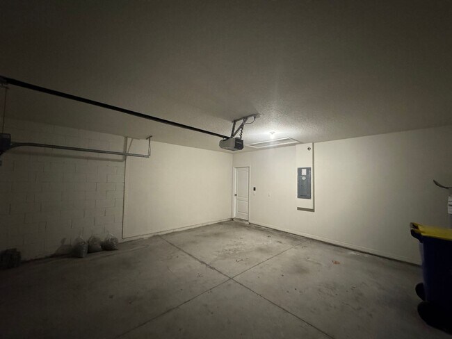 Building Photo - 3BD/2BA Modern Florida Home Living Reimagined — Solar-Powered Elegance Near I-95 in Edgewater! FU...