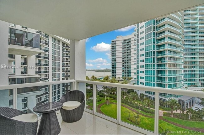 Building Photo - 10275 Collins Ave