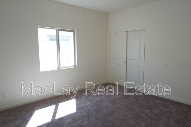 Building Photo - 4027 N Ghost Holw Wy