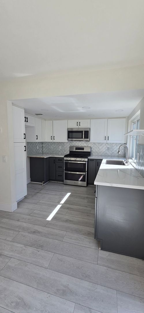 Building Photo - Beautifully Maintained & Convenient Townhome