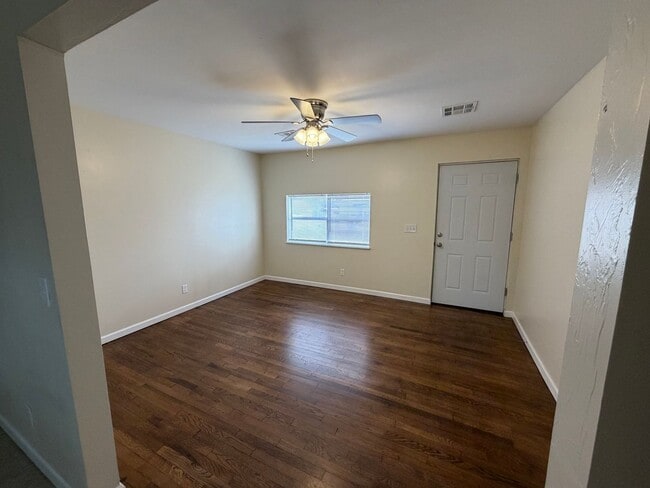 Building Photo - 1416 N Oklahoma Ave