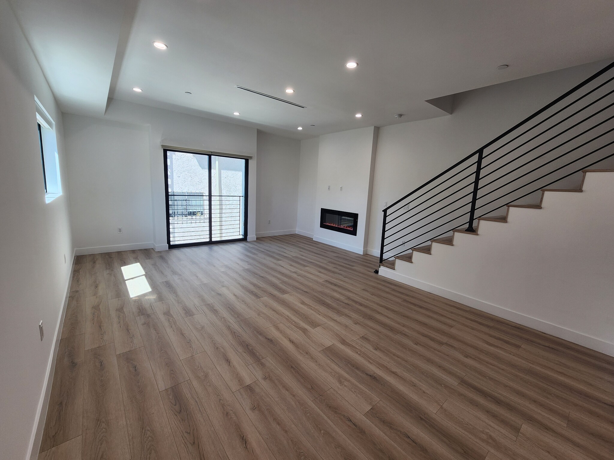Building Photo - 6061 Fulton Ave