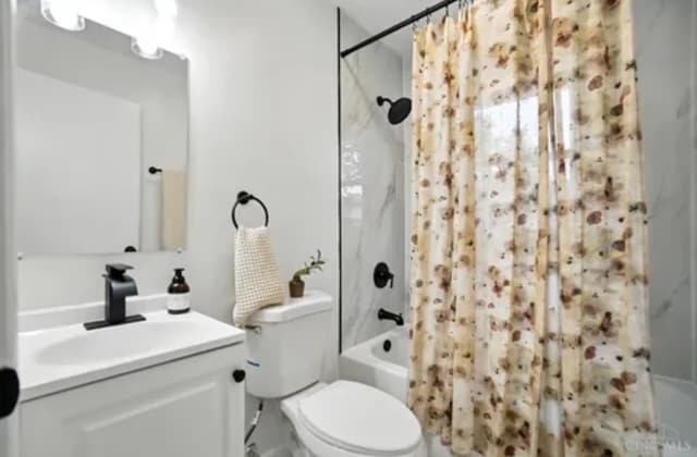 Building Photo - 427 Old 122 Rd