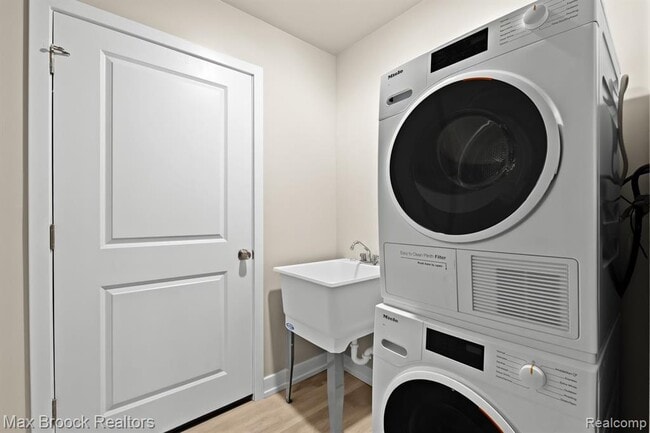 Building Photo - 105 Laurel Ct