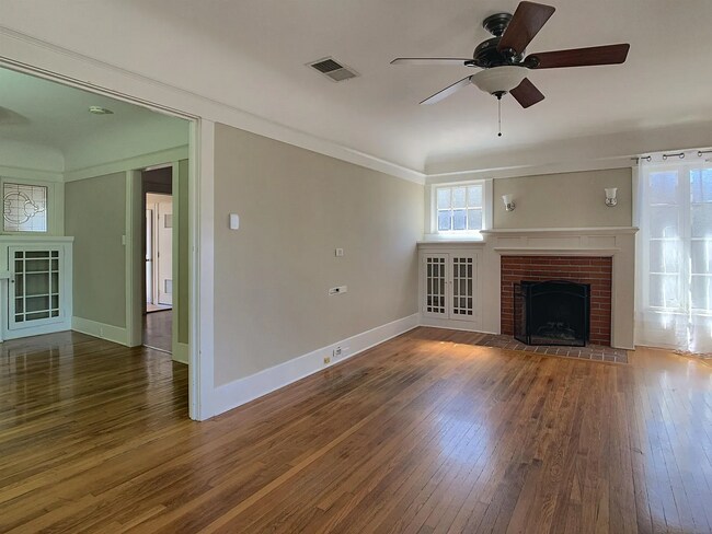 Building Photo - Charming Home with Prime Location & Ample Living Space