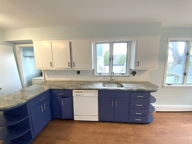 Building Photo - 82 Bergen Ave