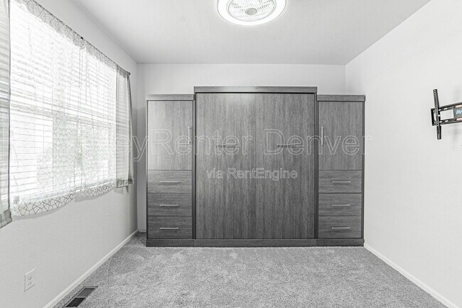 Building Photo - 6037 N Halifax Ct