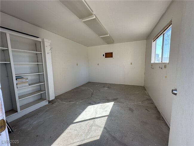 Building Photo - 628 Hidden Valley Dr