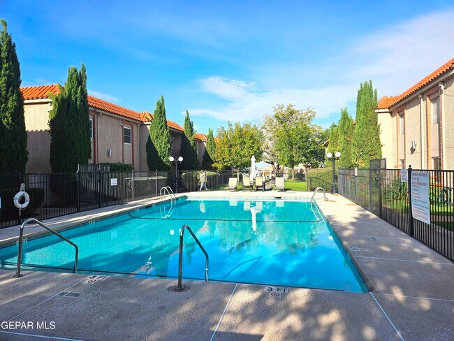 Building Photo - 252 Shadow Mountain Dr