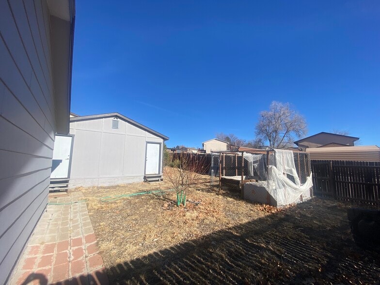 Backyard 2 - 6630 Nokomis Cir