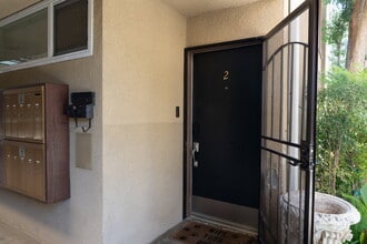 Building Photo - 465 S Los Robles Ave