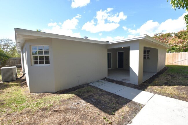 Building Photo - 319 Sw 9Th Ave