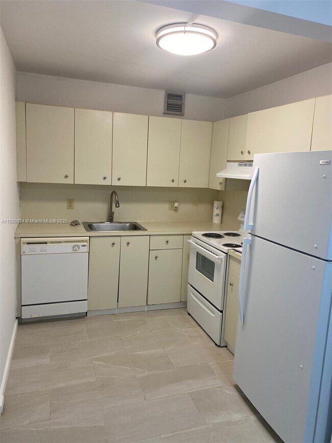 Building Photo - 850 SW 133rd Terrace