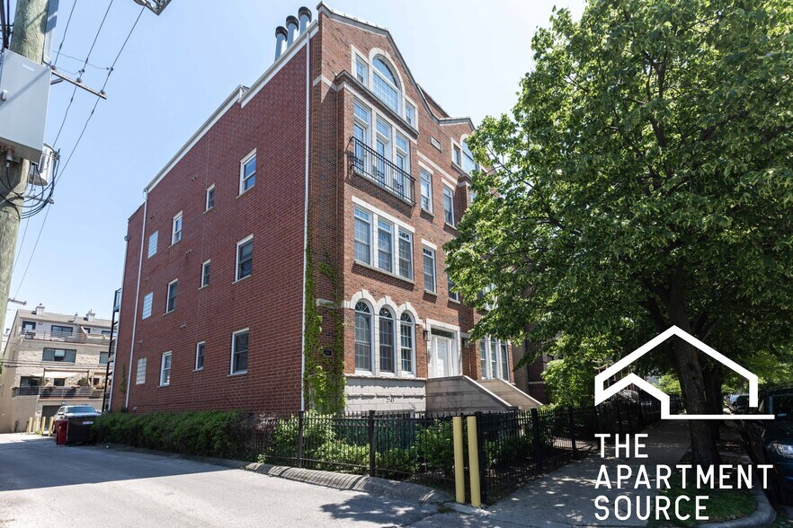 Building Photo - 2743 N Southport Ave